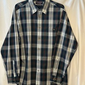Roundtree & Yorke Men’s long sleeve button down